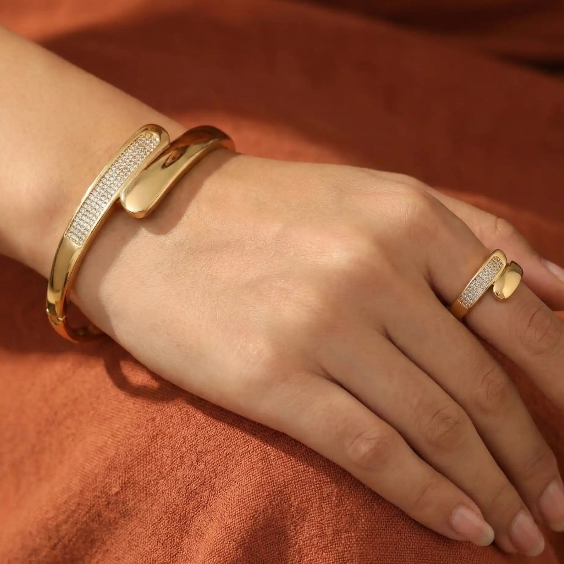 Golden Embrace Set