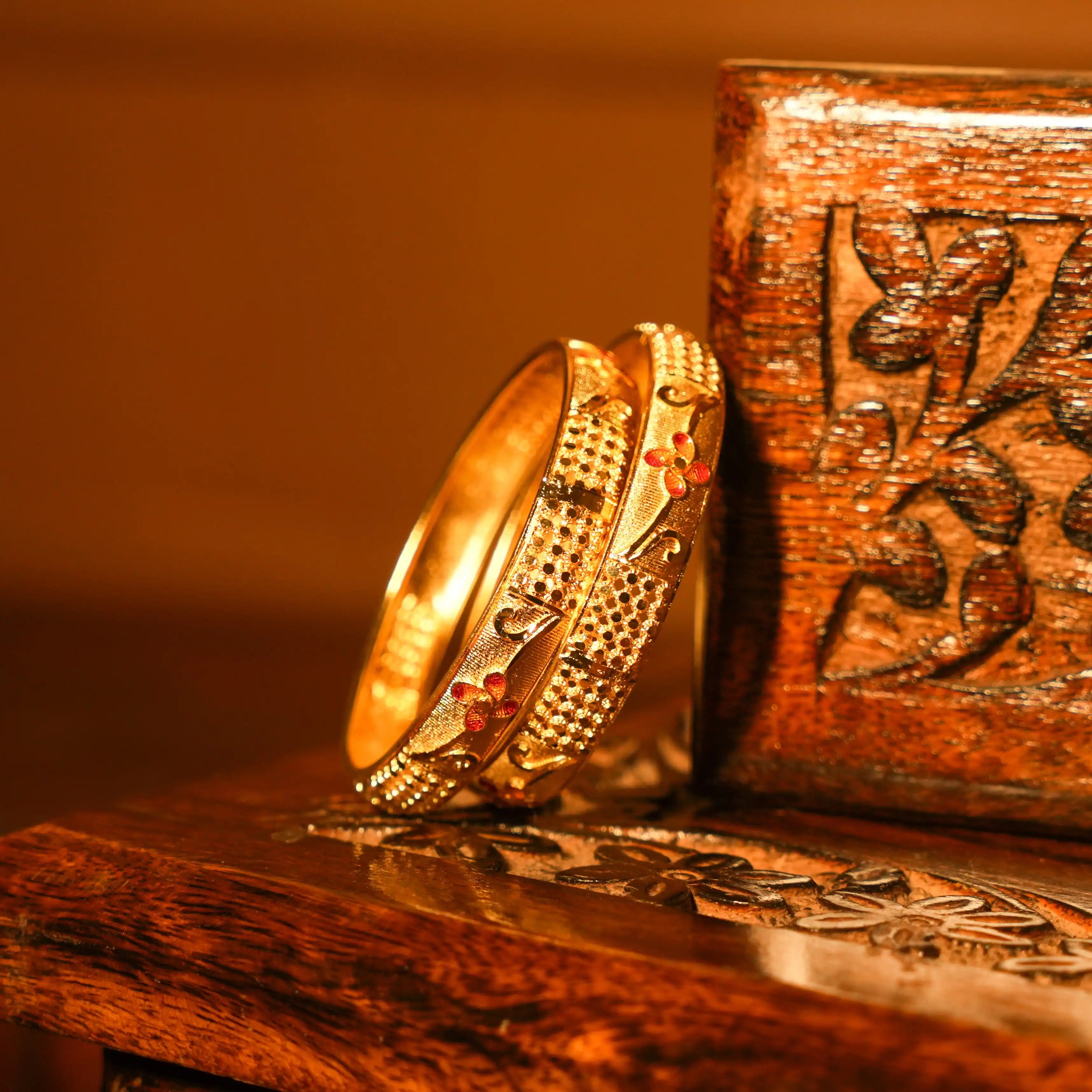 Ruhanshi Gold Bangles