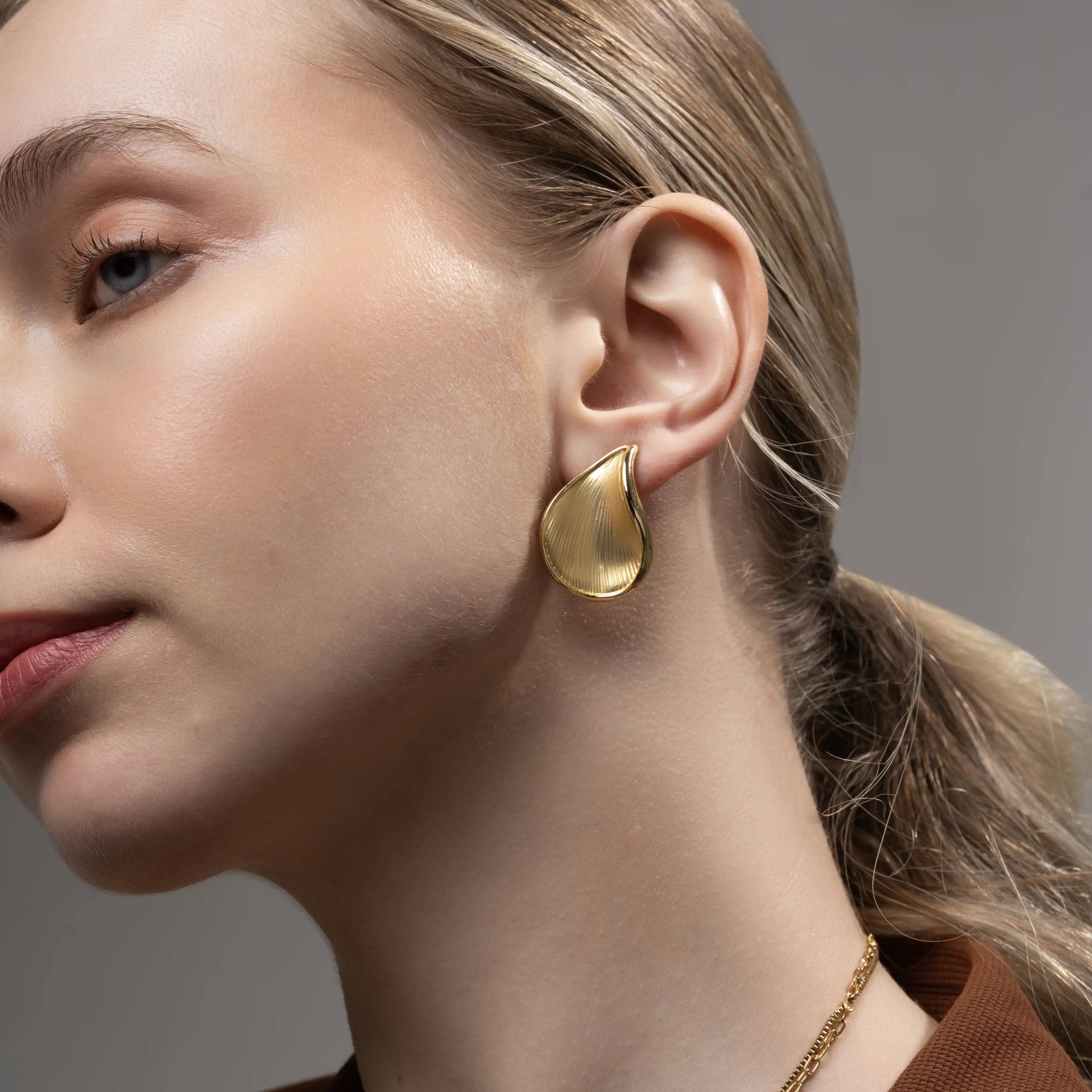 Serene Leaf Earrings