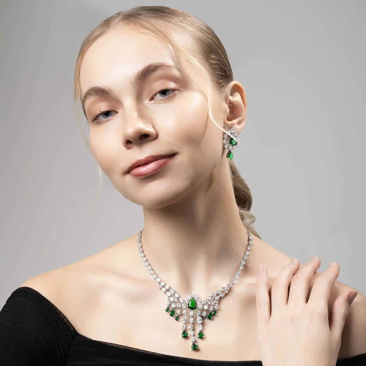 Elara Drop Necklace