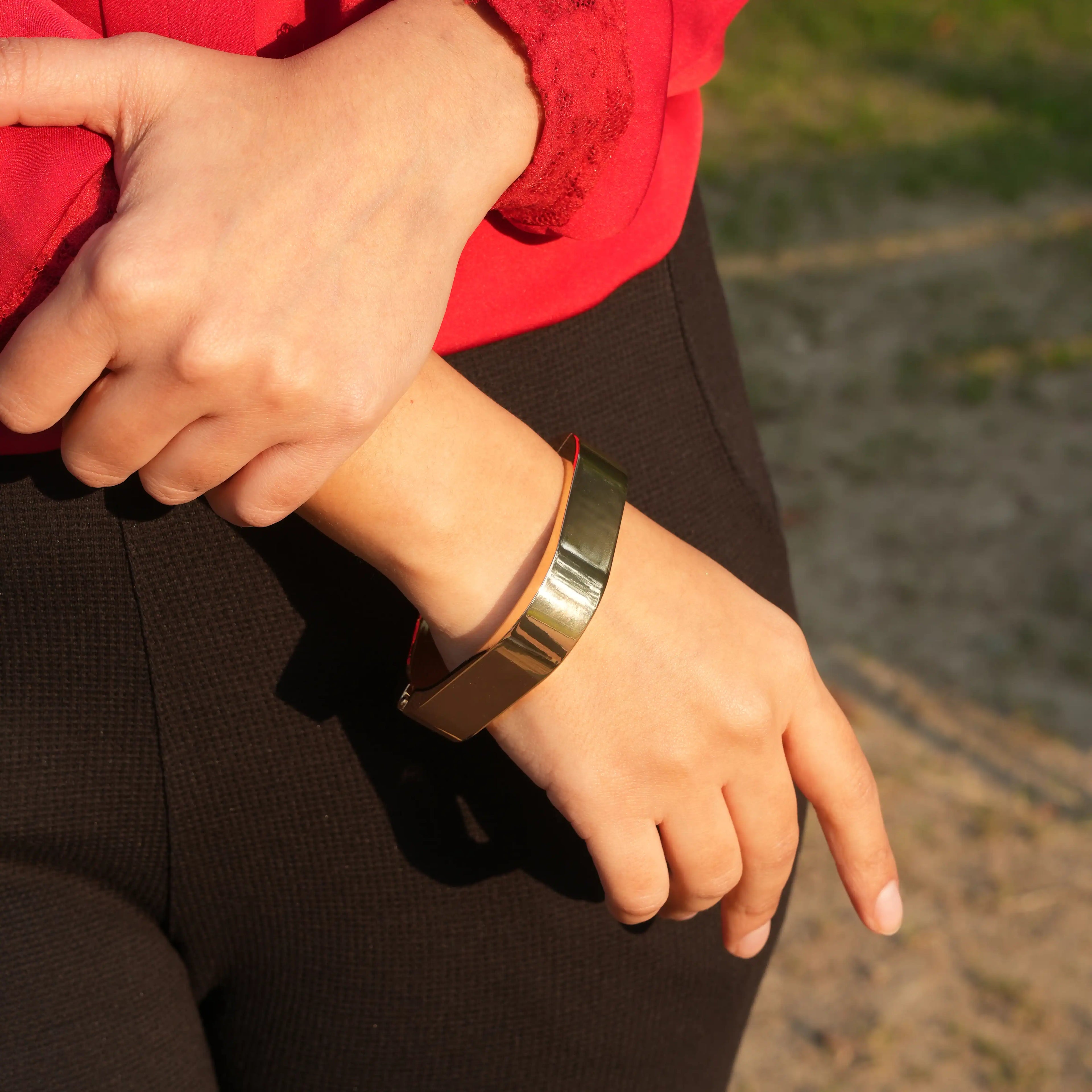 Premium Gold Bracelet Design