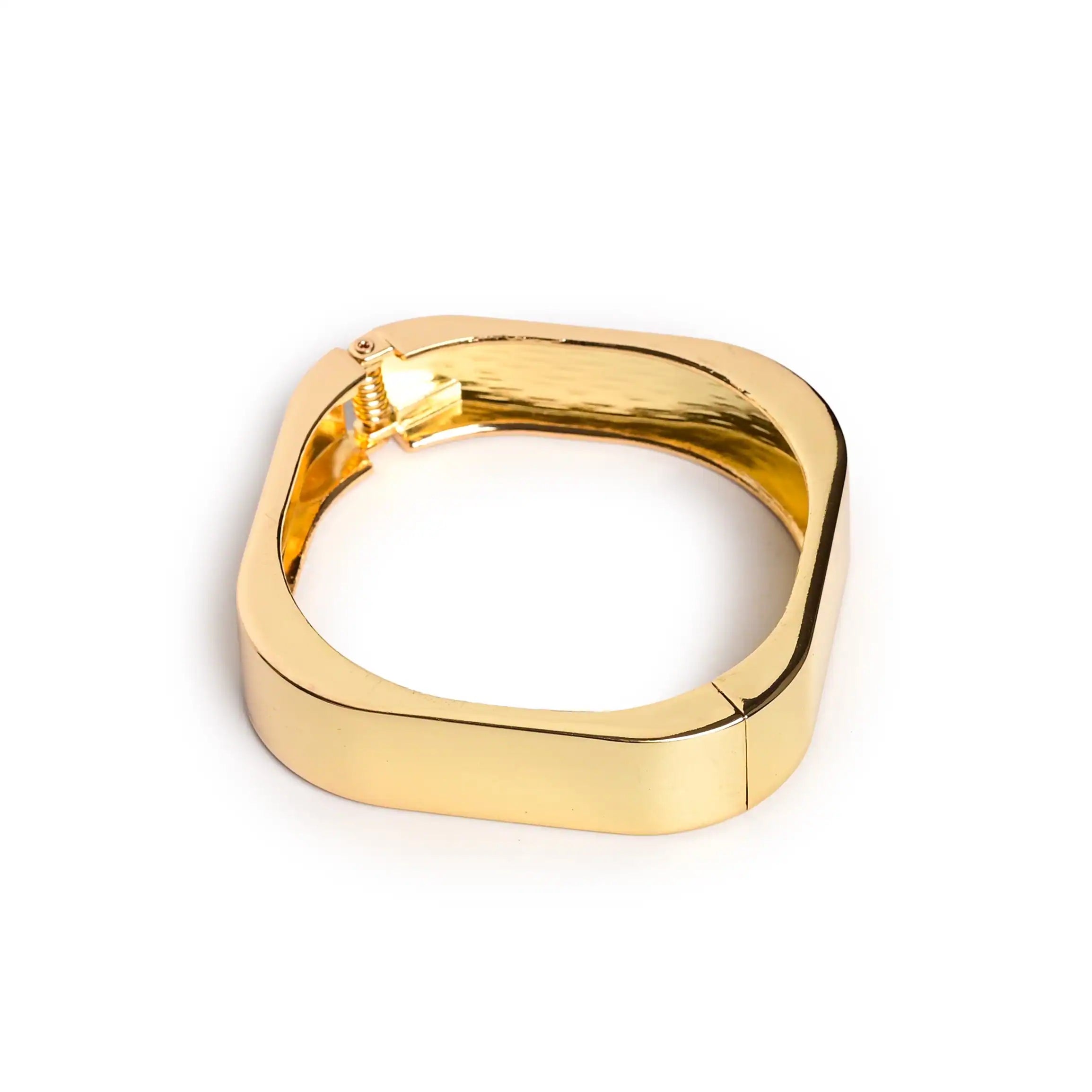 Trendy Gold Band Design