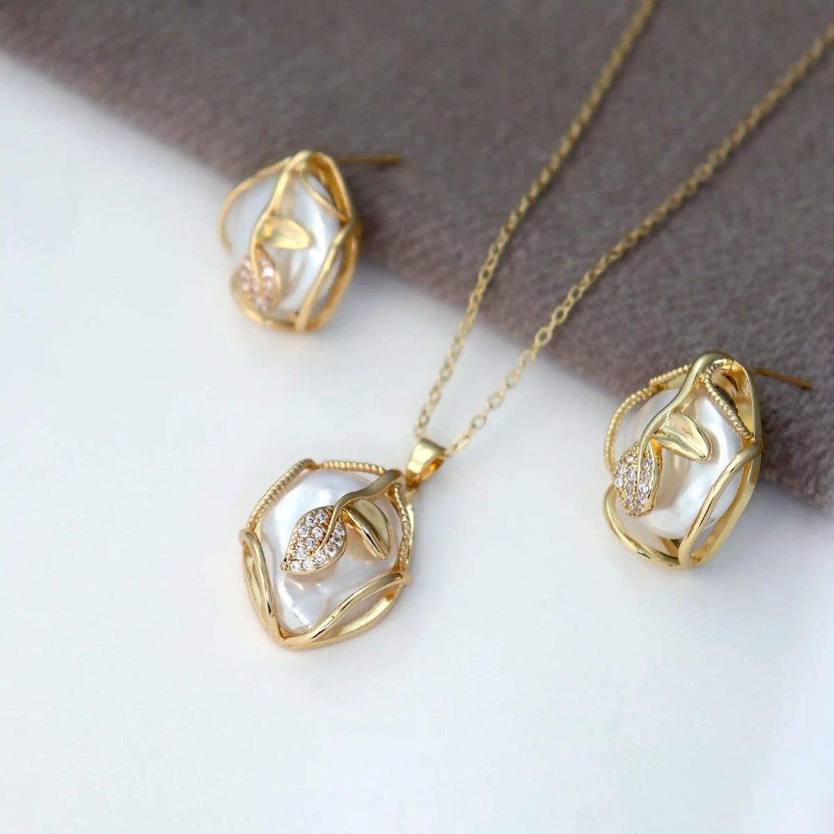 Golden Leaf Pearl Jewelry Set