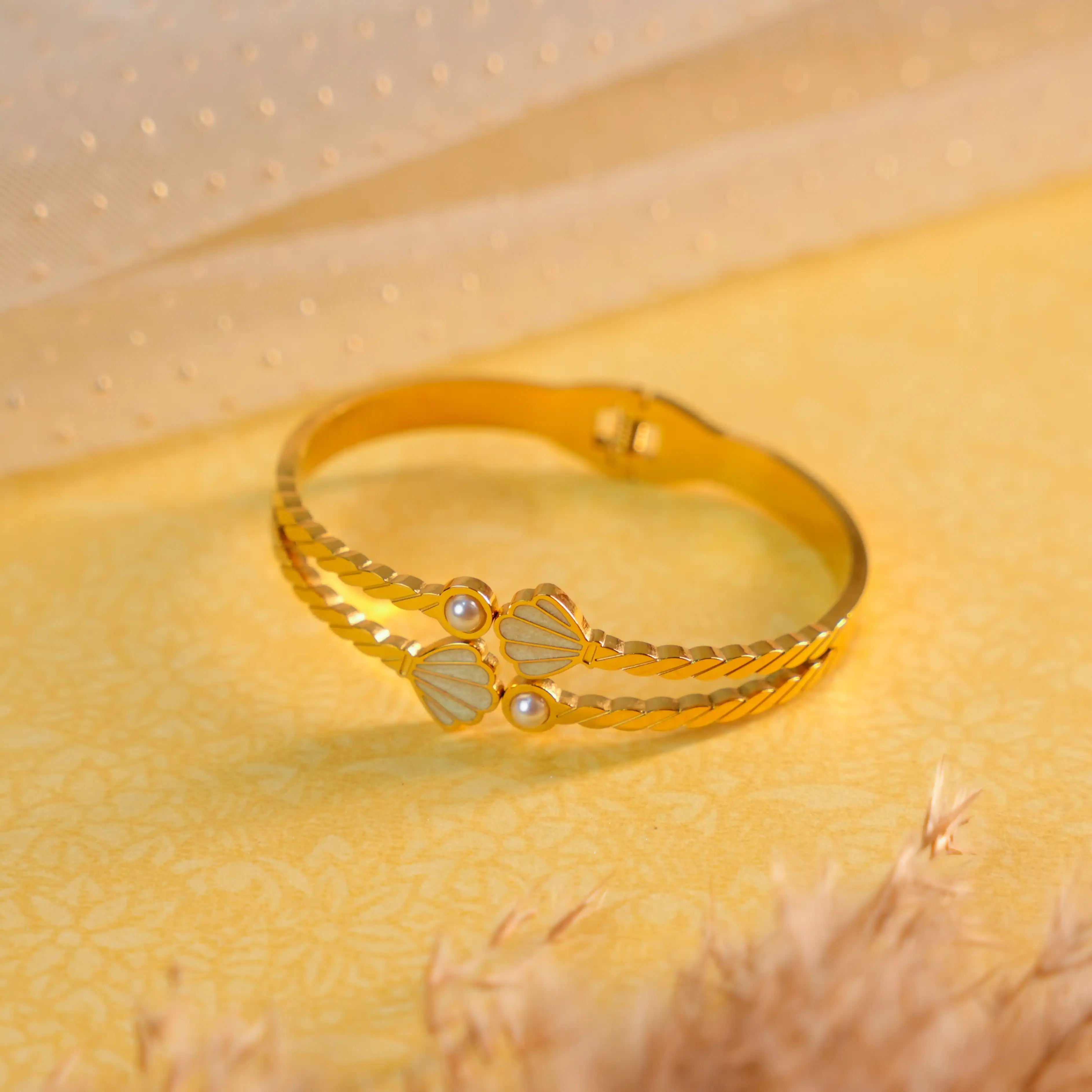 Premium Pearl Band Design
