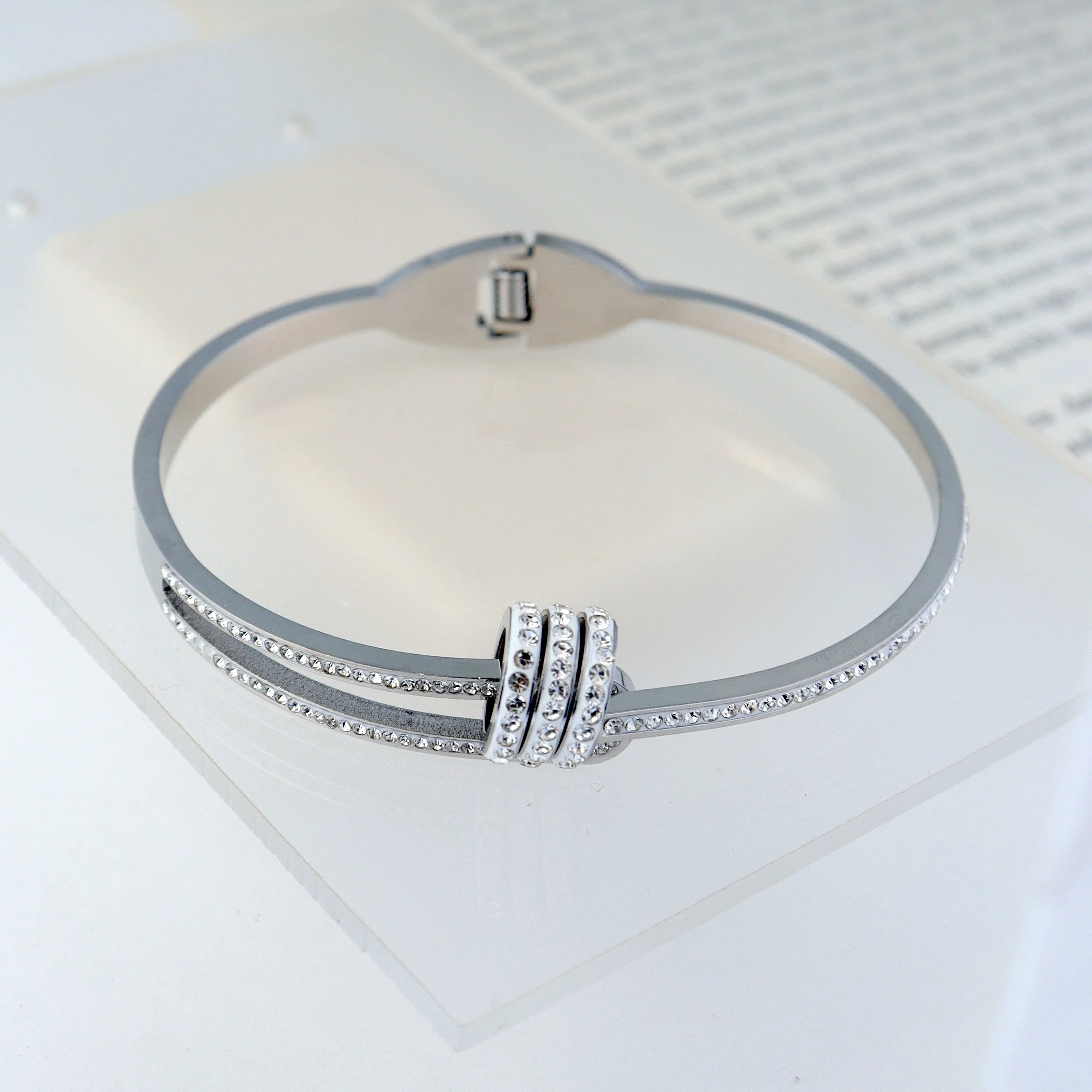 Chic Twist Bacelet