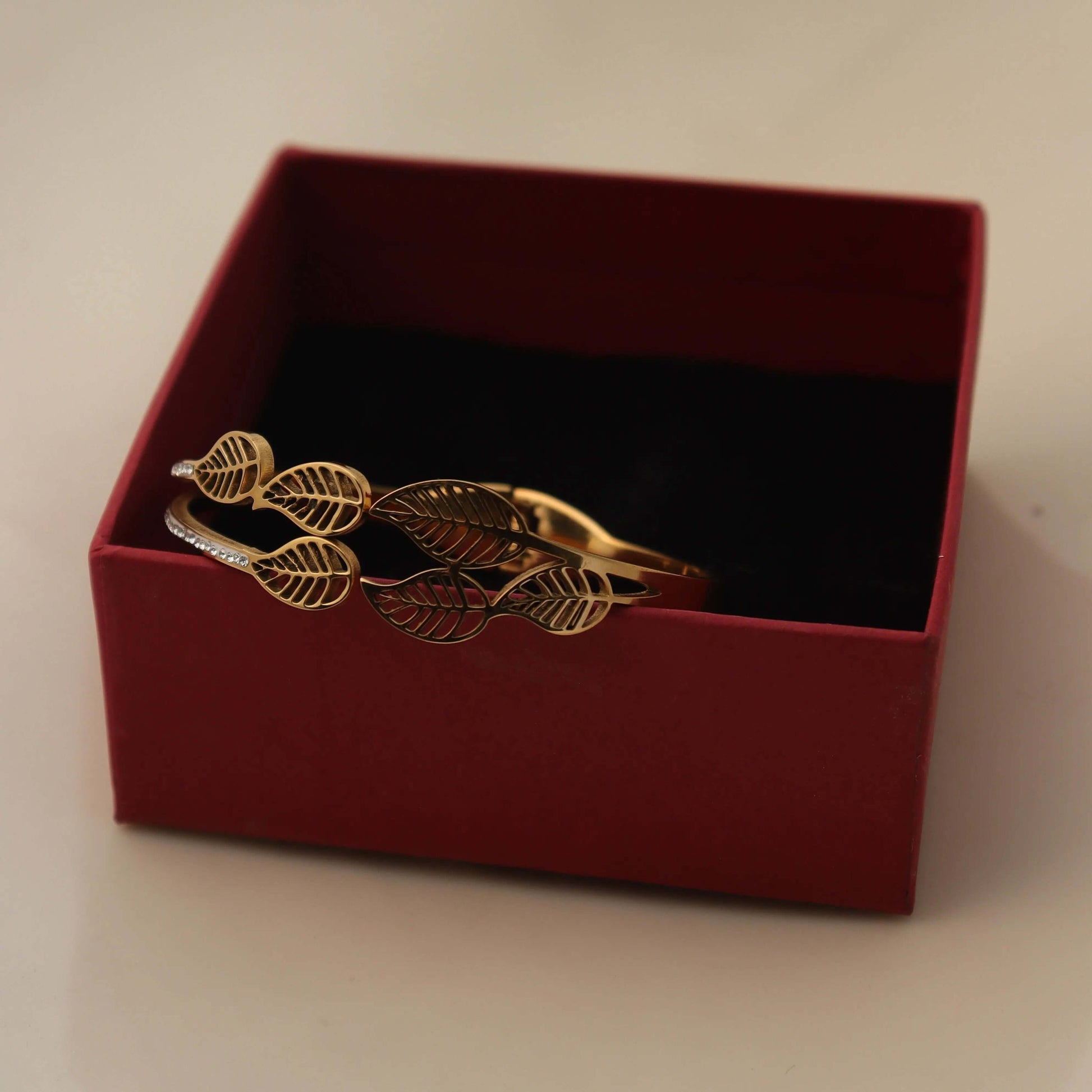 Luxe Leaf Bracelet - Own It Pure