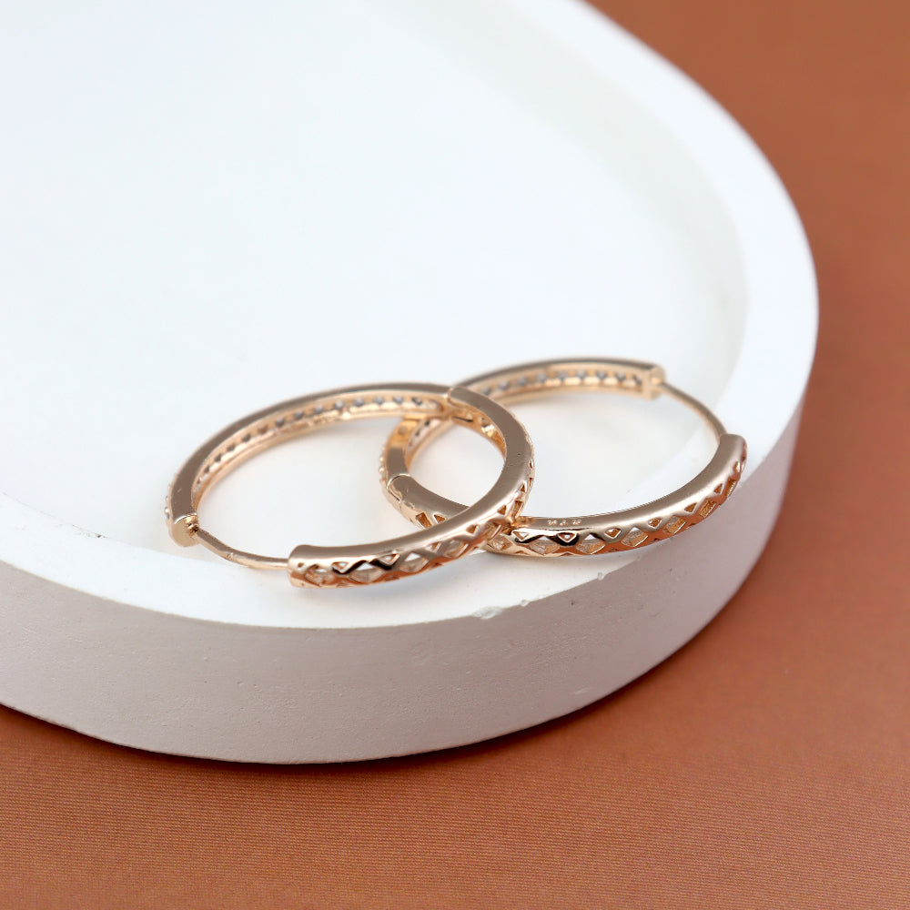 Elegant rose gold hoop earrings encrusted with sparkling cubic zirconia stones. These classic and stylish huggie hoops are perfect for women’s daily wear, weddings, and party jewellery. Anti-tarnish, lightweight, and trendy fashion accessories.